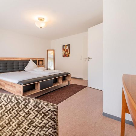 Hotel Am Kirchplatz อูเบอร์ลิงเงน ภายนอก รูปภาพ
