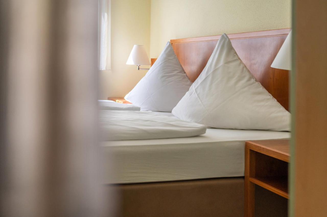 Hotel Am Kirchplatz อูเบอร์ลิงเงน ภายนอก รูปภาพ