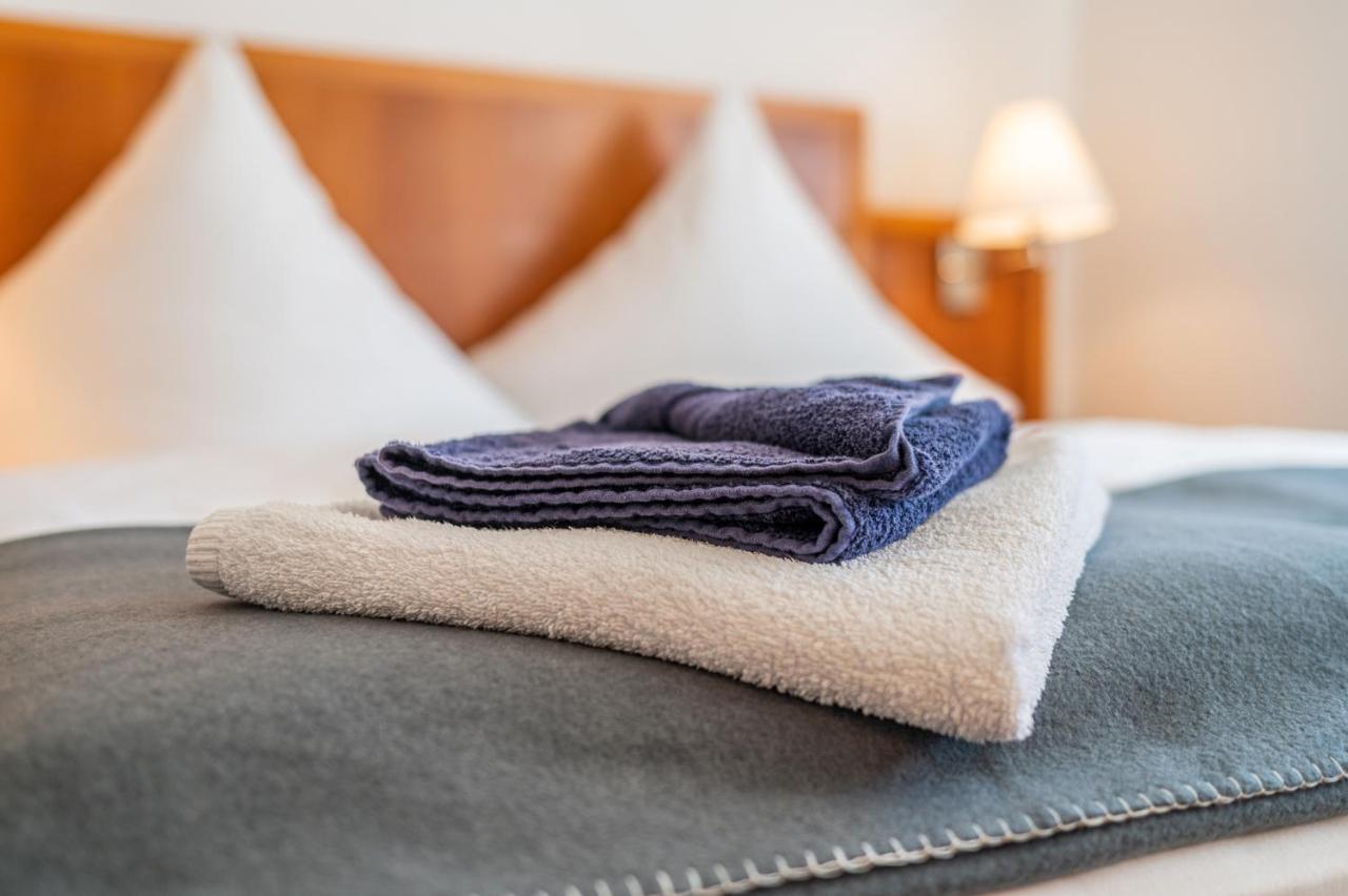 Hotel Am Kirchplatz อูเบอร์ลิงเงน ภายนอก รูปภาพ