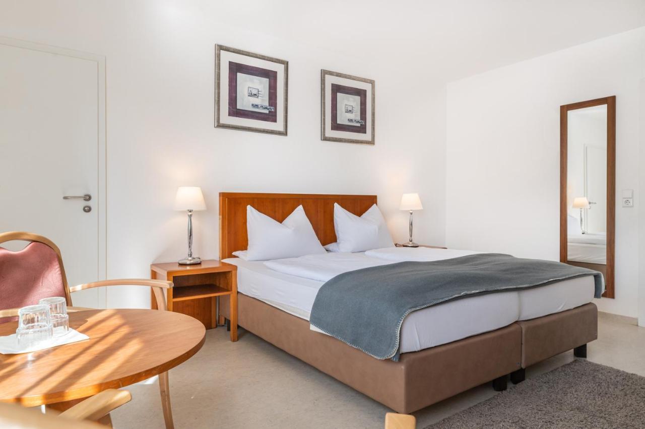 Hotel Am Kirchplatz อูเบอร์ลิงเงน ภายนอก รูปภาพ