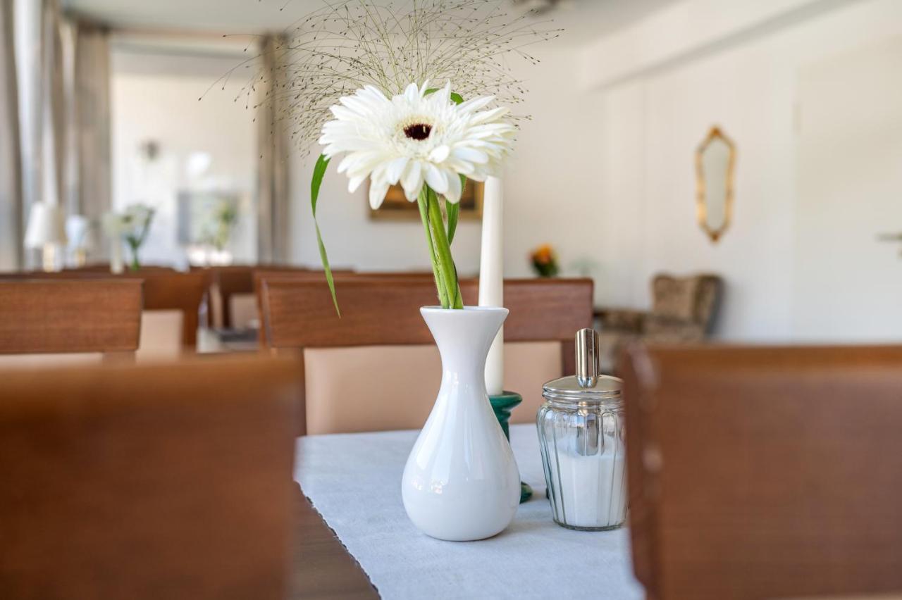 Hotel Am Kirchplatz อูเบอร์ลิงเงน ภายนอก รูปภาพ