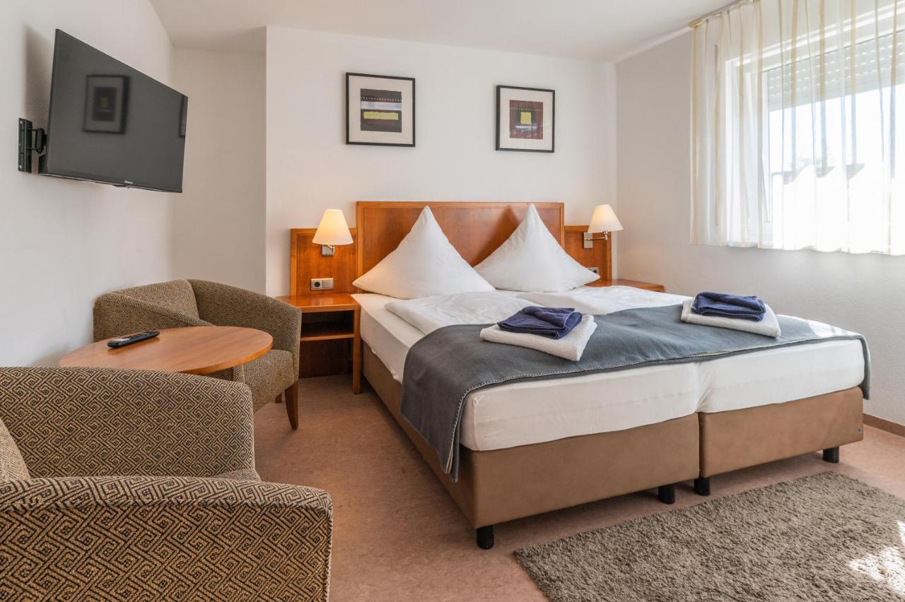 Hotel Am Kirchplatz อูเบอร์ลิงเงน ภายนอก รูปภาพ