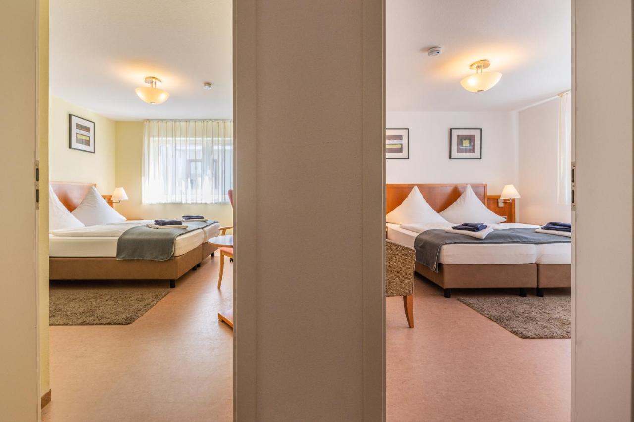 Hotel Am Kirchplatz อูเบอร์ลิงเงน ภายนอก รูปภาพ