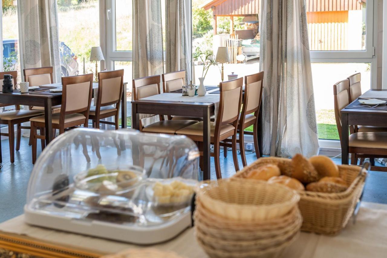 Hotel Am Kirchplatz อูเบอร์ลิงเงน ภายนอก รูปภาพ