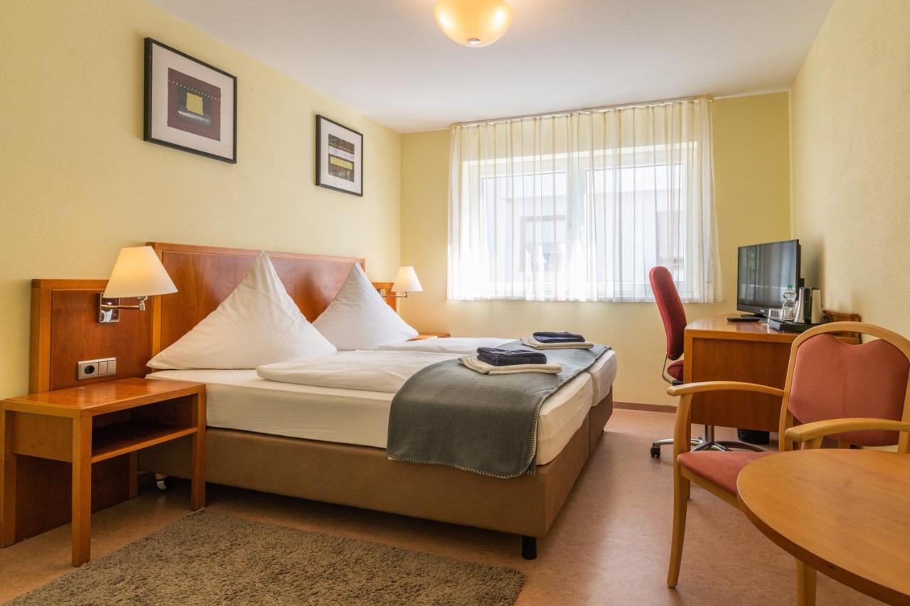 Hotel Am Kirchplatz อูเบอร์ลิงเงน ภายนอก รูปภาพ