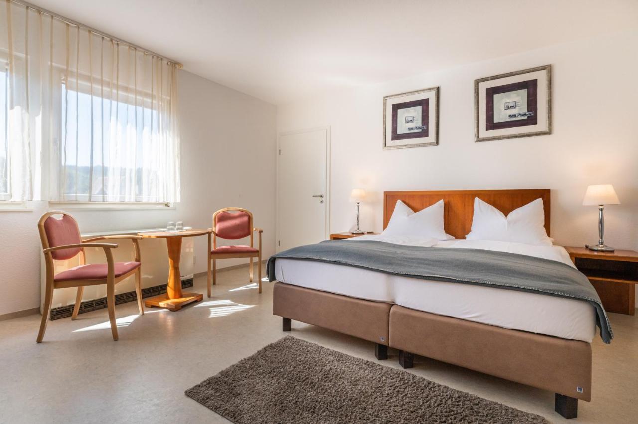 Hotel Am Kirchplatz อูเบอร์ลิงเงน ภายนอก รูปภาพ