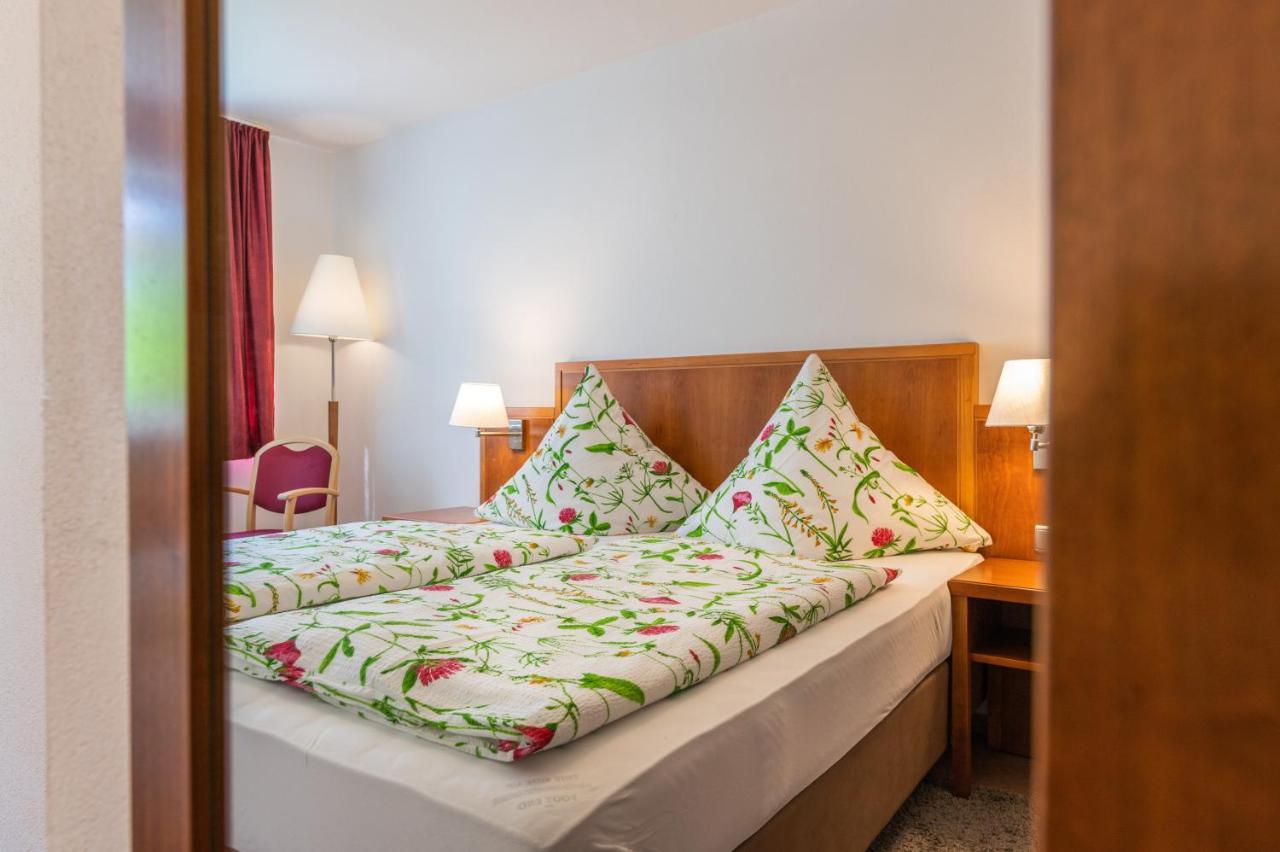 Hotel Am Kirchplatz อูเบอร์ลิงเงน ภายนอก รูปภาพ