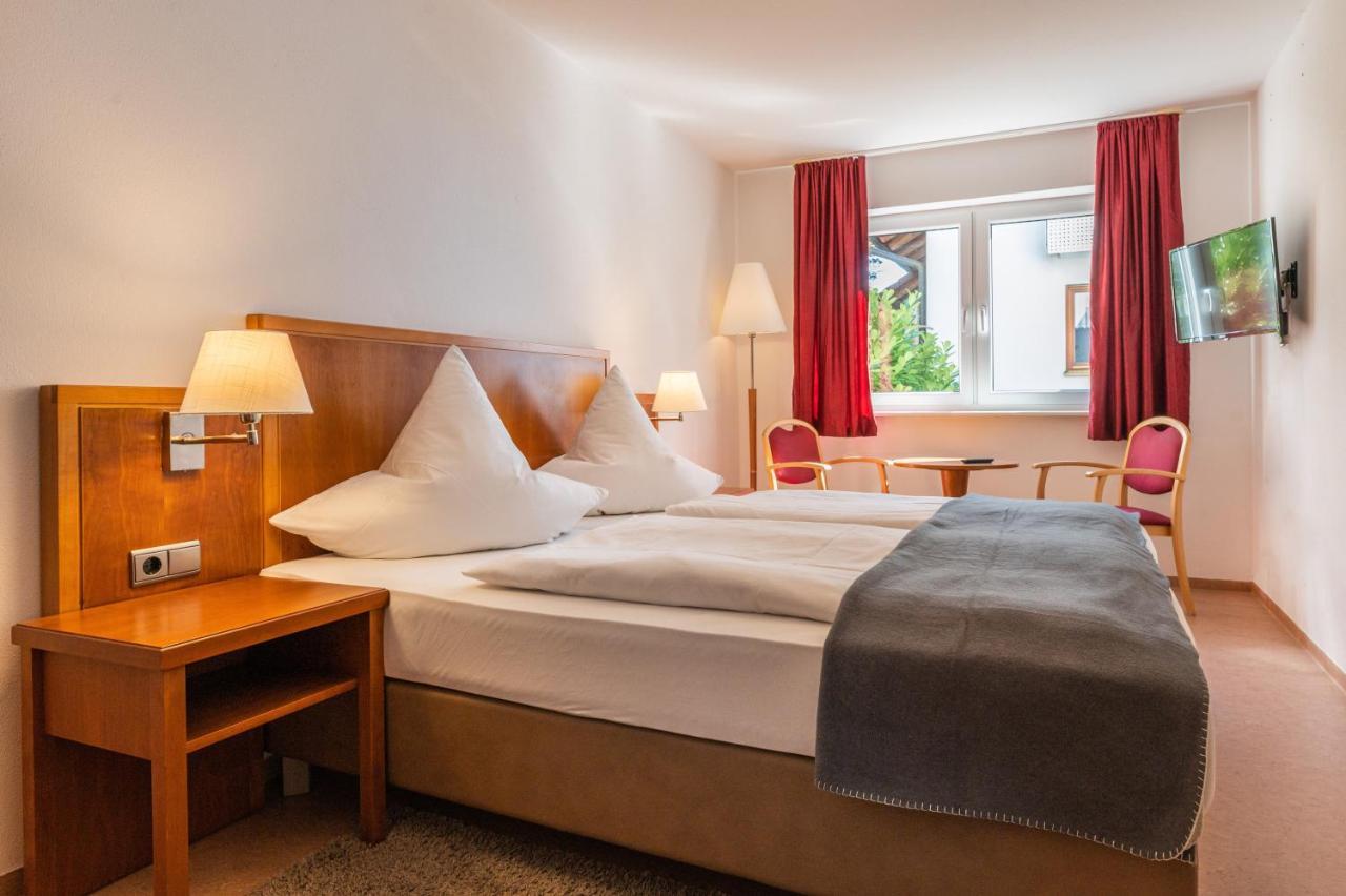 Hotel Am Kirchplatz อูเบอร์ลิงเงน ภายนอก รูปภาพ