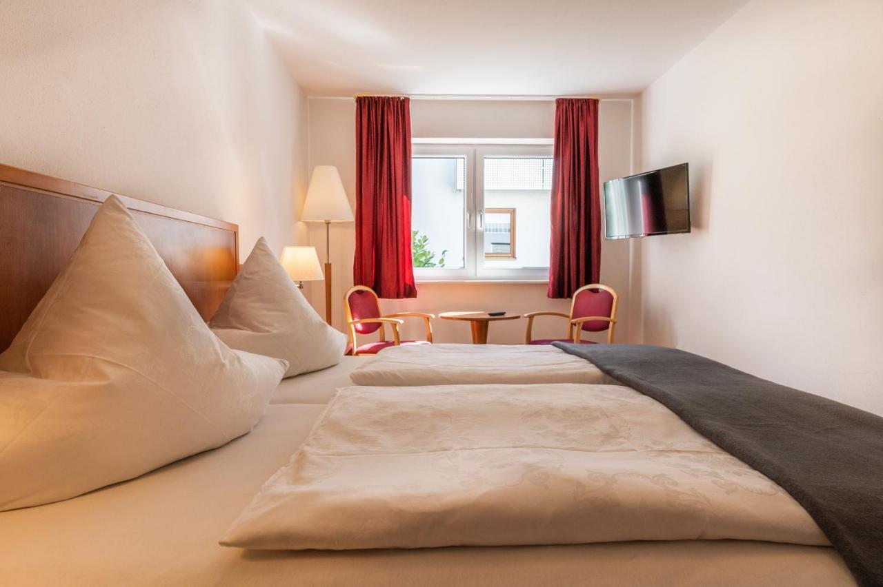 Hotel Am Kirchplatz อูเบอร์ลิงเงน ภายนอก รูปภาพ