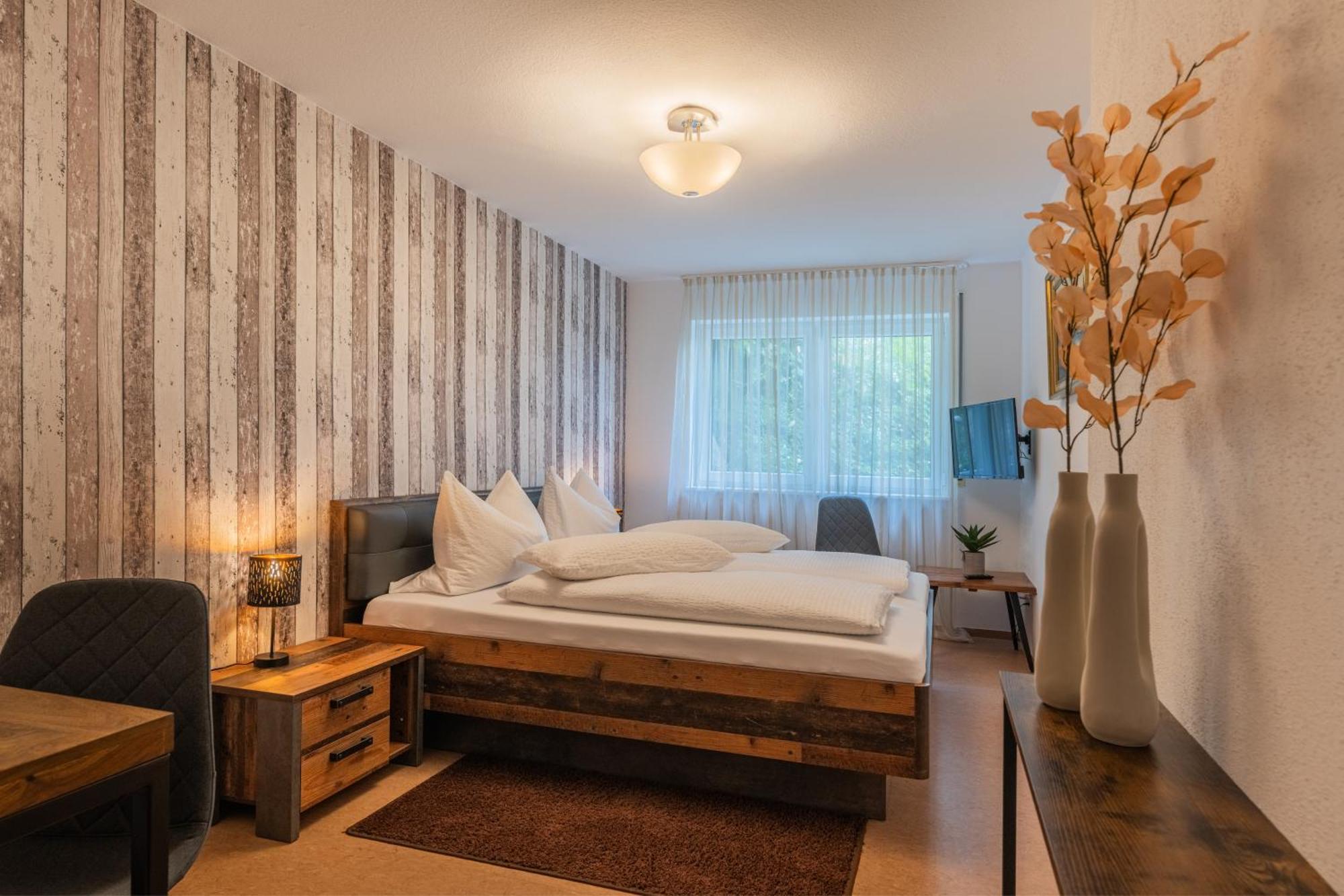 Hotel Am Kirchplatz อูเบอร์ลิงเงน ภายนอก รูปภาพ